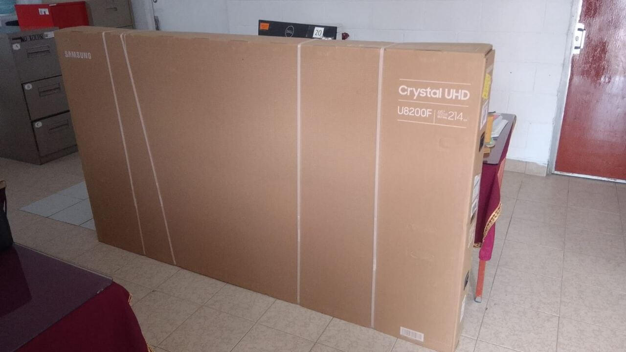 Compra de pantalla para el periódico mural.